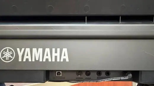 Yamaha - P225 B 2